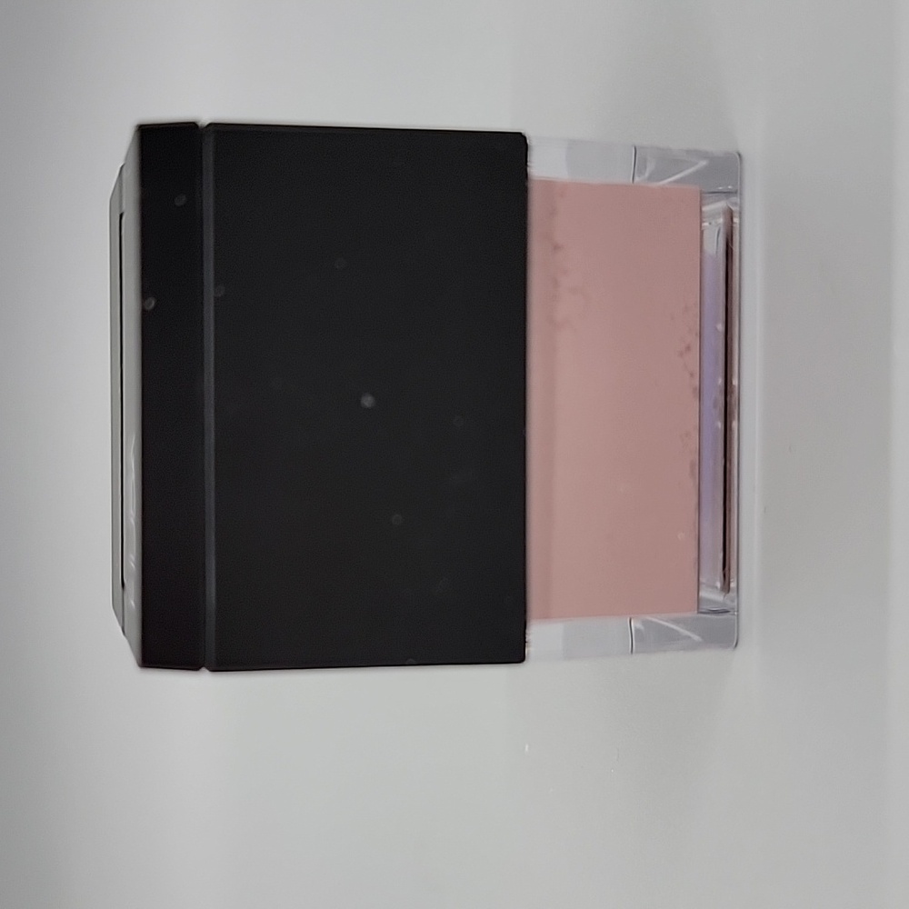 Huda Beauty Baby Bake Loose Powder - Picture 5 of 11